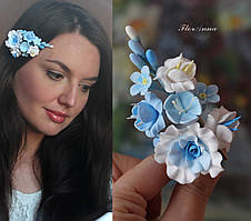 Блакитна шпилька для волосся з квітами з полімерної глини "Ніжний бриз"