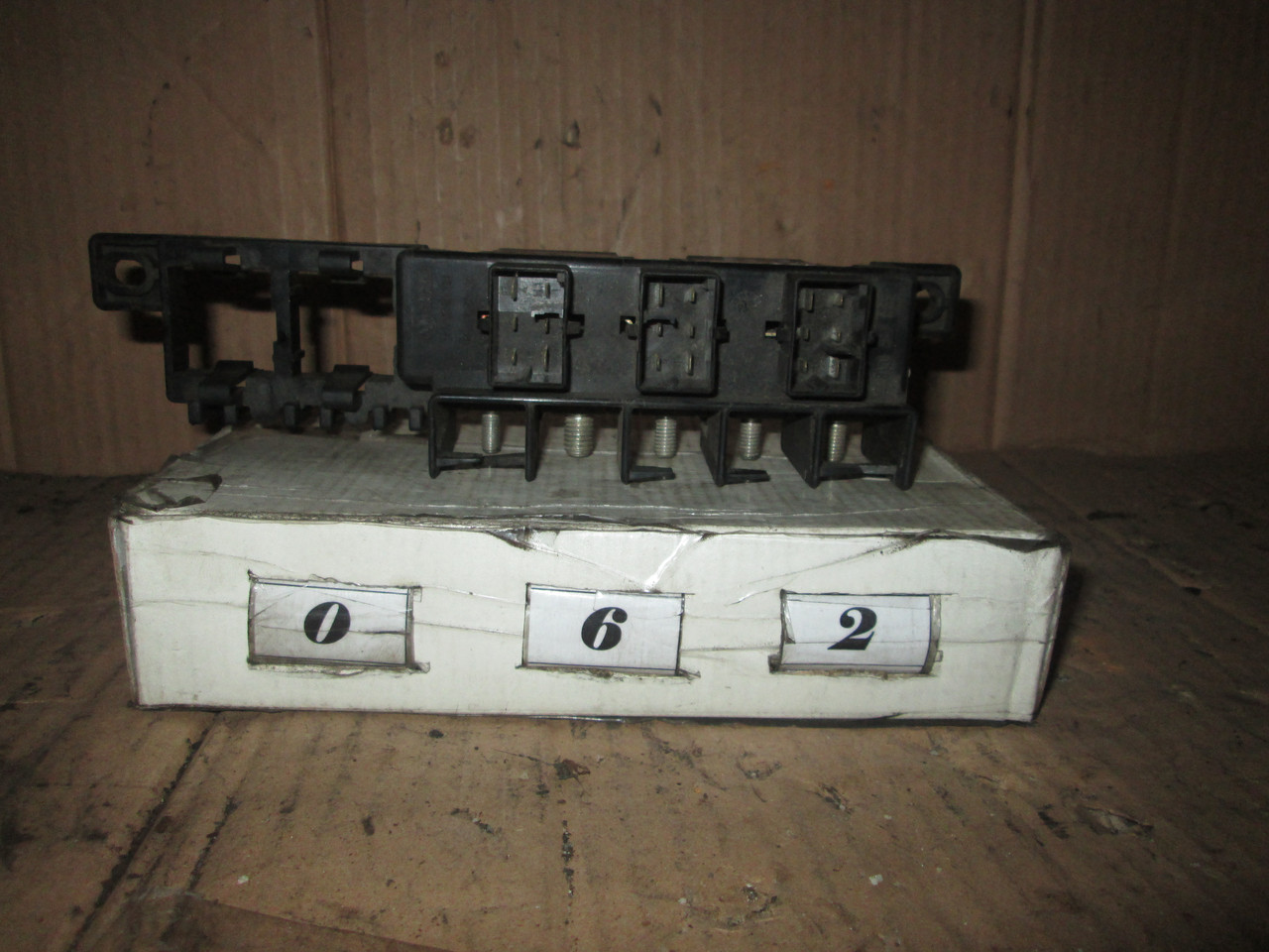 No62 Б/у Блок запобіжників 8L0941822 для Skoda Octavia Audi A6 C5 1997-2010, фото 1