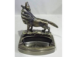 Попільничка-вовк із запальничкою