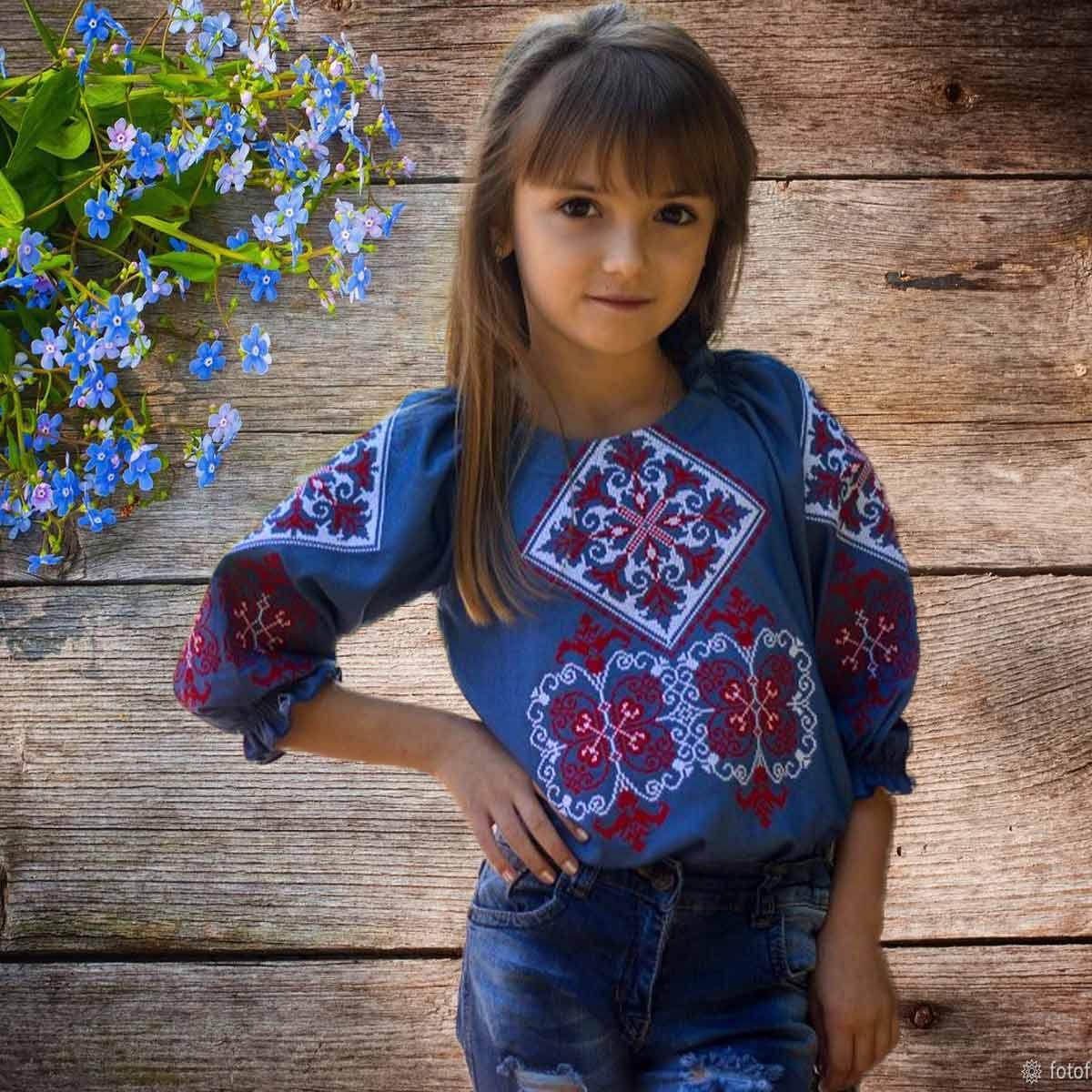 Вишиванка для дівчинки Говерла з червоно-білою вишивкою