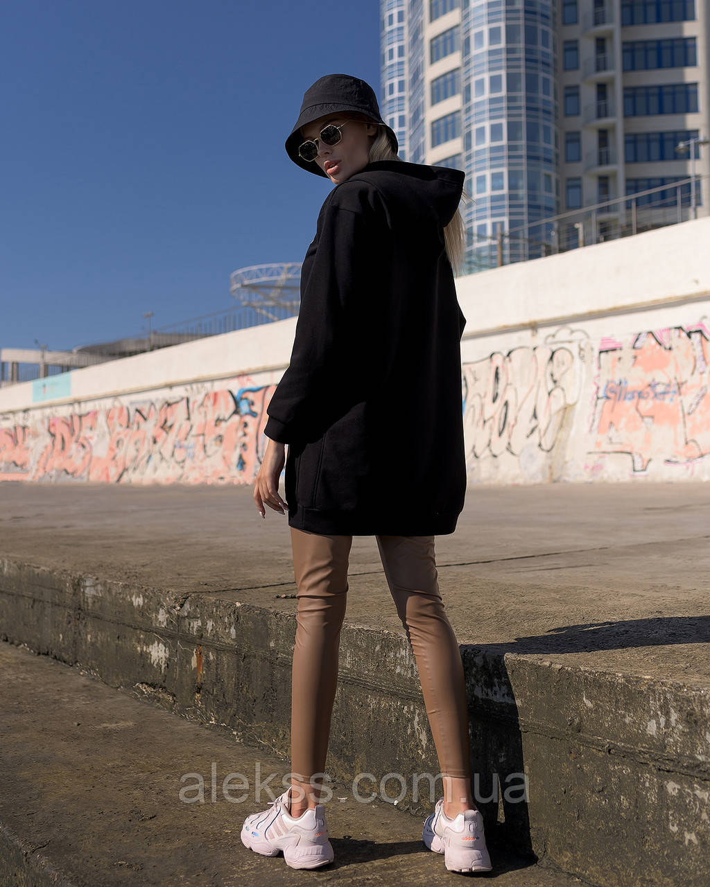 Удлинённый женский батник с капюшоном в больших размерах - фото 8 - id-p1382360325