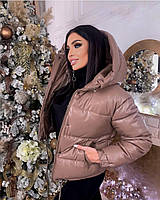 Курточка из эко кожи с капюшоном и боковыми карманами на заклепках и молнии .женская куртка