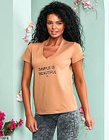 Женская футболка с V-образным вырезом горловины и контрастной надписью с 42 по 46 размер