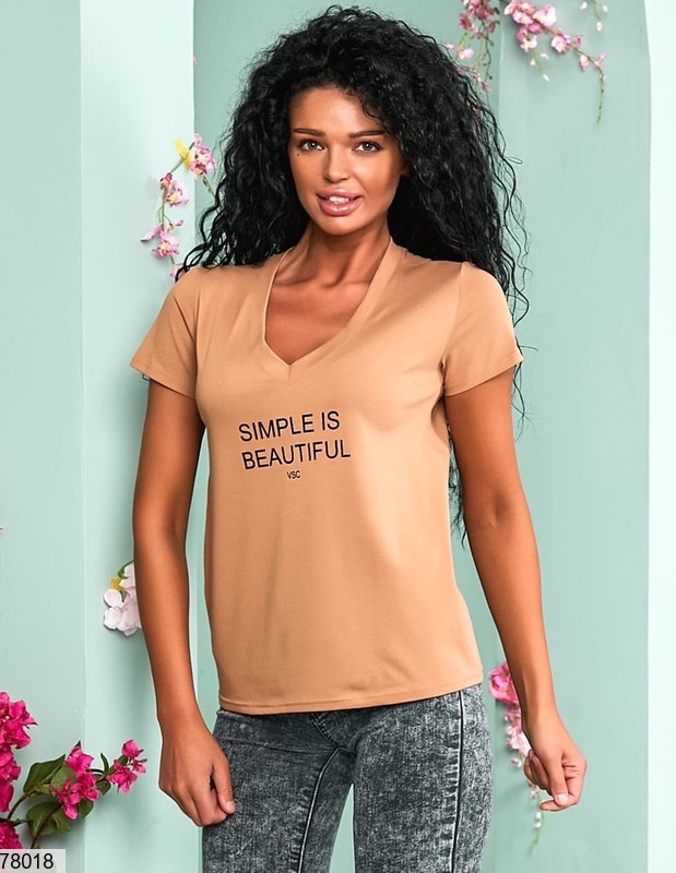 Жіноча футболка з V-подібним вирізом горловини і контрастною написом з 42 по 46 розмір