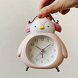 Дитячий годинник будильник. "Пінгвінятко" 12х14х6 см рожевий колір, фото 2