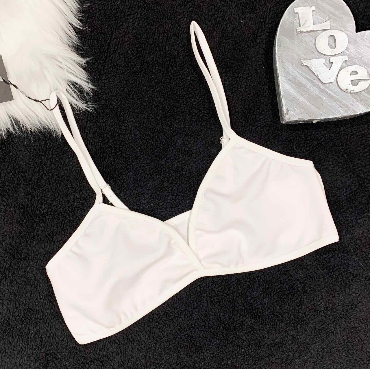 Універсальний бюстгальтер-топ із тканини креп-дайвінг.