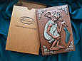 Щоденник А5 формату в шкіряній обкладинці з об'ємним тисненням і розписом ручної роботи "Доббі", фото 6