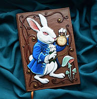 Ежедневник А5 формата в кожаной обложке с объемным тиснением и росписью ручной работы "Белый кролик"