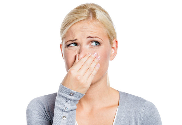 Прибираємо неприємний запах з дивана