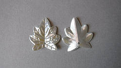 Декор для бантов и скрапа. Лист клена, 25х27 мм, сливочный цвет