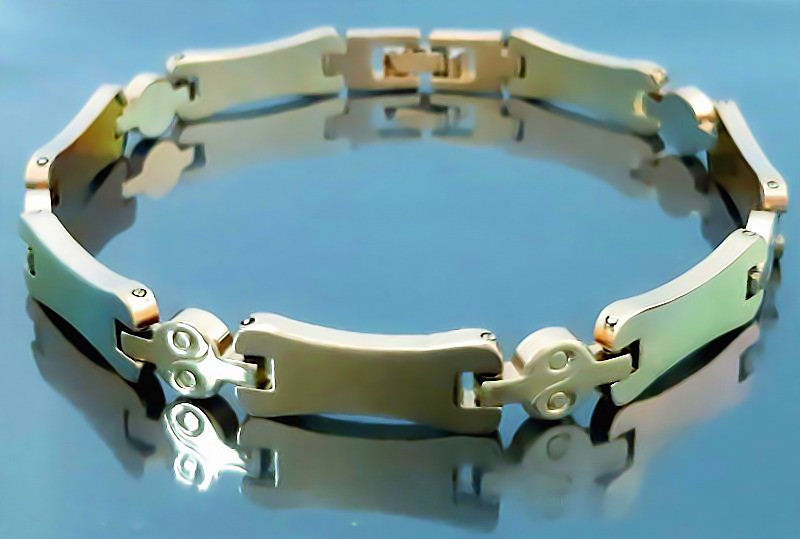 Браслет Аthena зі сталі. Позолота з лимонним відтінком. Довжина: 21 см. Ширина: 7 мм.