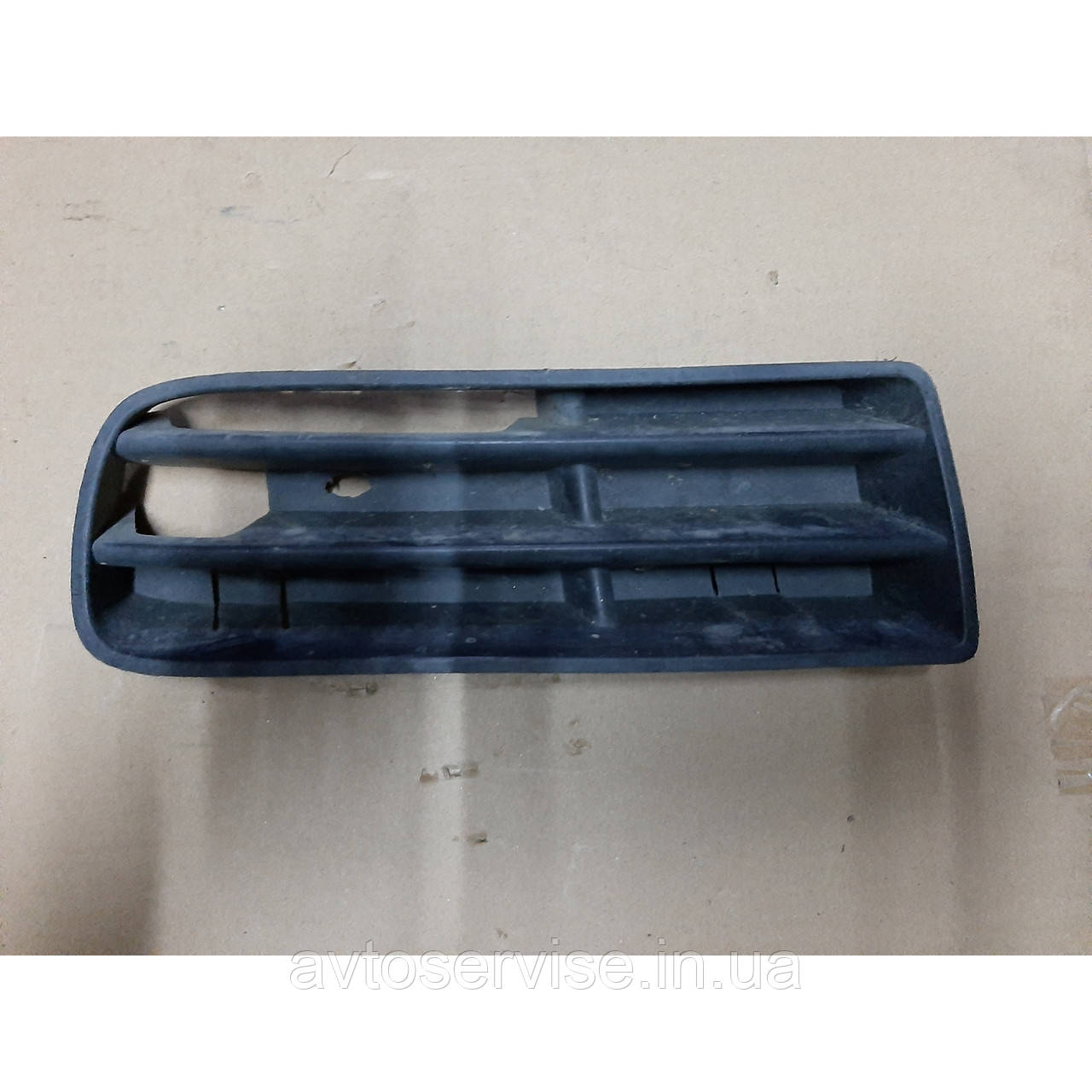 Решітка переднього бампера ліва Volkswagen Golf 4, фото 1