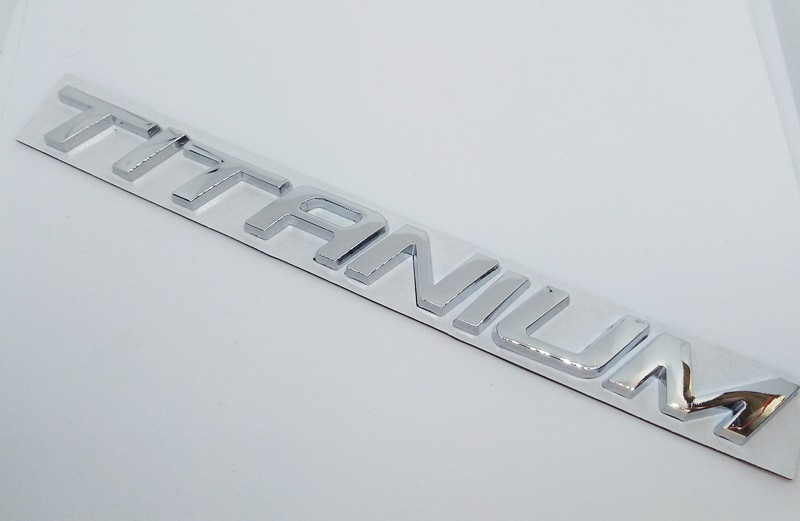 Шильдик напис Titanium на кришку багажника Ford