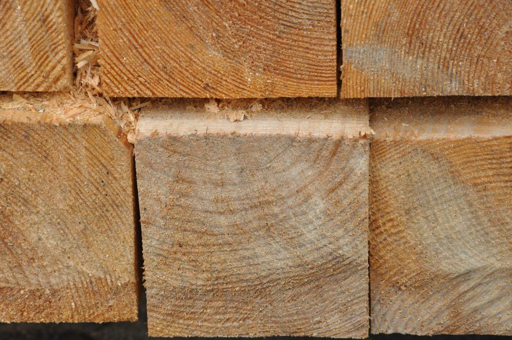 Брус деревянный сосновый свежепиленый сосна 200х200 - фото 1 - id-p1384557133