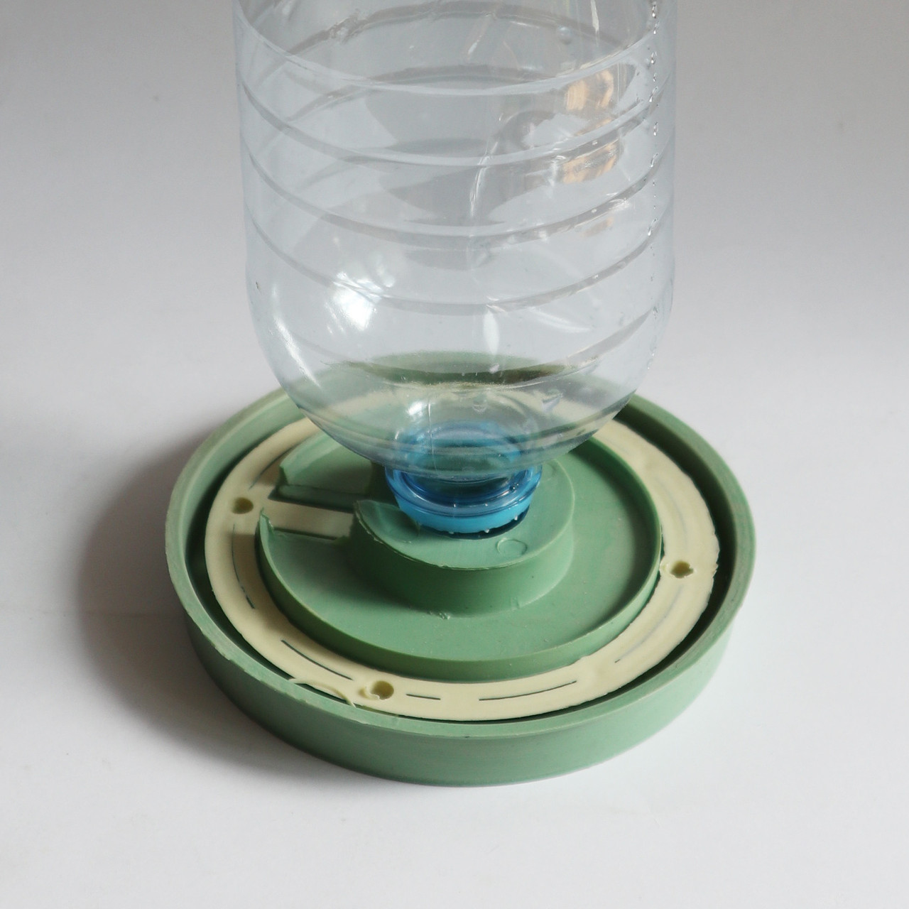 Поїлка для бджіл під ПЕТ пляшку, пластикова, діаметр 118 мм