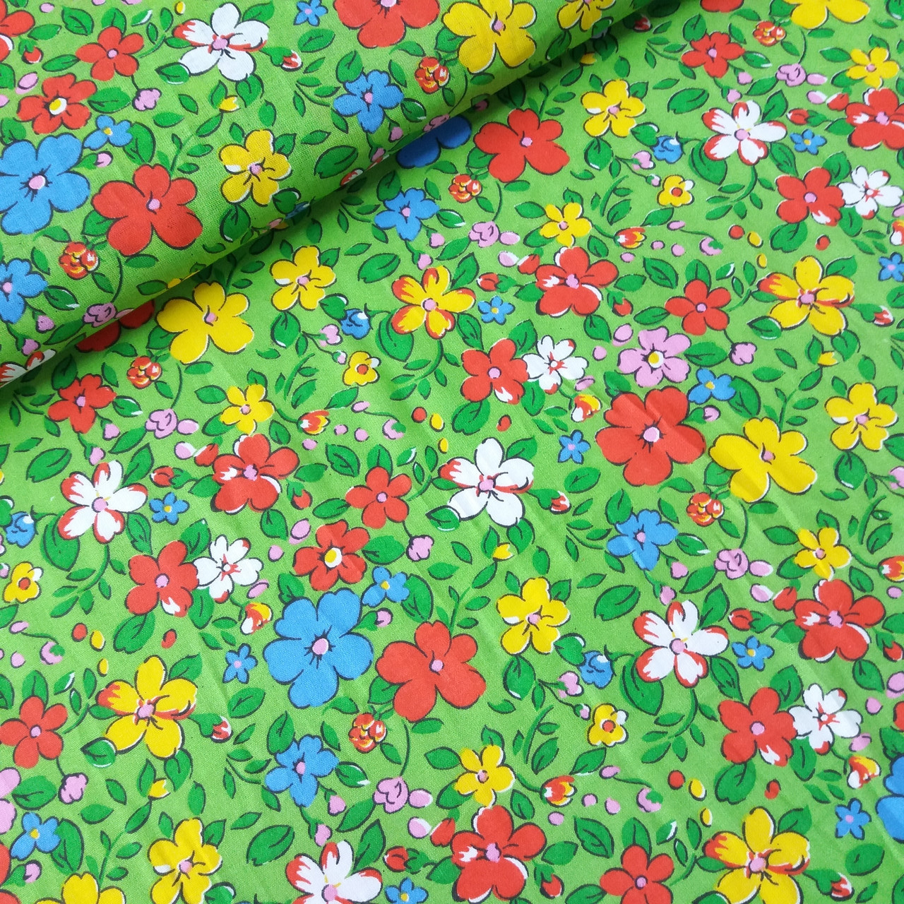 Ситець квіти червоні, блакитні, жовті на зеленому, ширина 80 см, фото 1