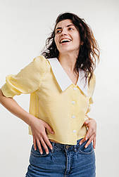 Укорочена жіноча блузка в дрібну карту в розмірі М жовтого кольору