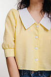 Укорочена жіноча блузка в дрібну карту в розмірі М жовтого кольору, фото 3