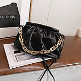 Жіноча сумка пельмінь на ремінці з пластмасовим ланцюжком чорна, фото 10