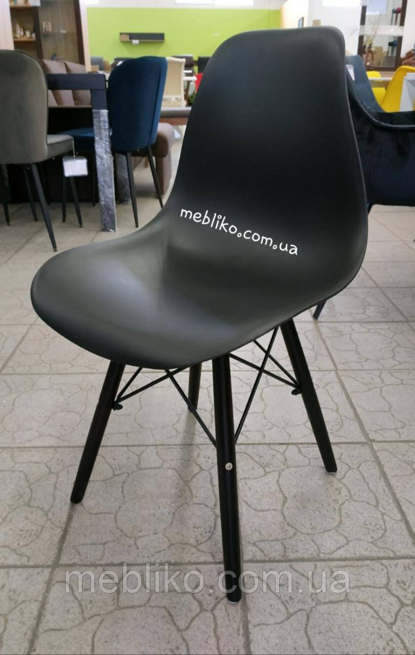 Обідній стілець AC-016W (Eames Chair) чорний пластик+ноги темні