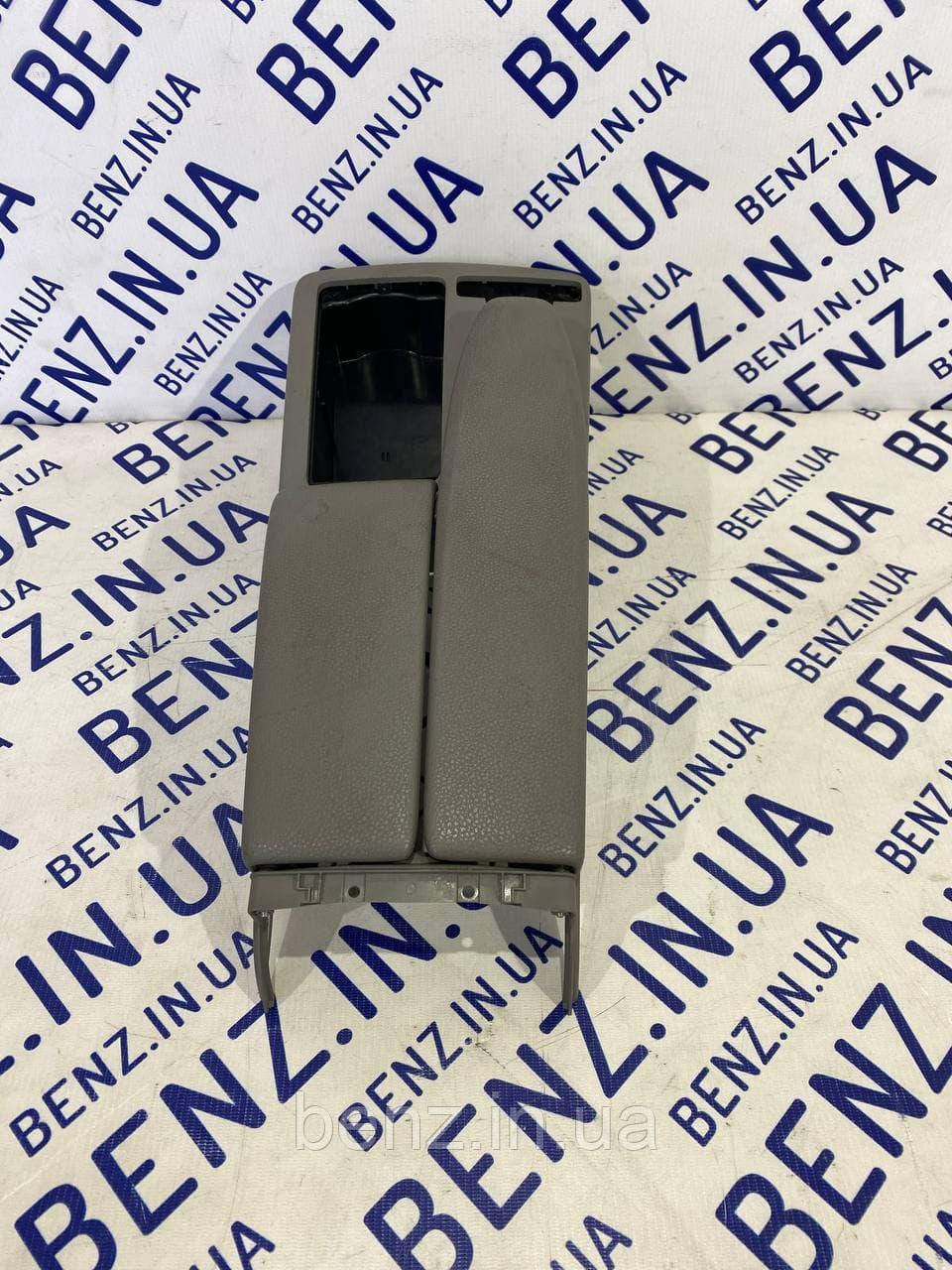 Підлокітник центральній консолі Mercedes W204, C207, W212 A2046801339, фото 1