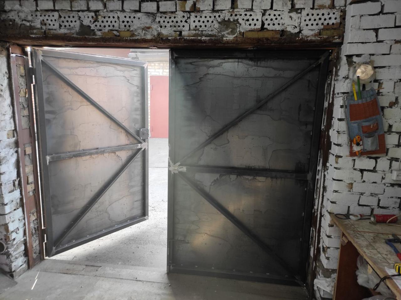 Ворота гаражные распашные без рамы и без калитки - только 2 створки - цена за 1 кв. м - Толщина металла 2 мм - фото 10 - id-p1385568601