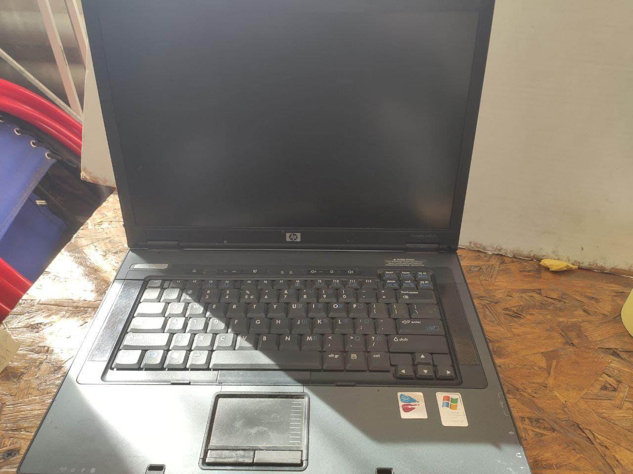 Ноутбук на запчастини HP compaq nx8220
