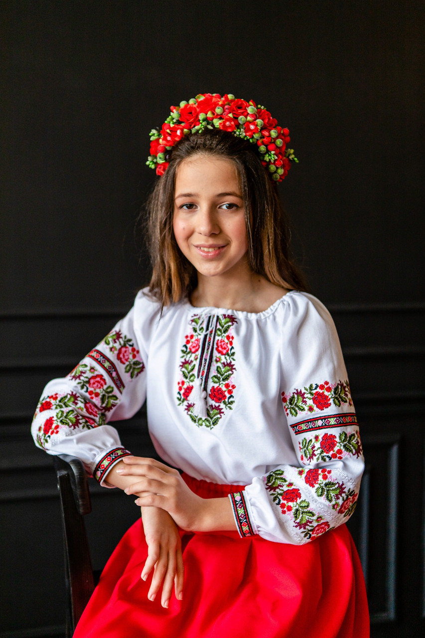 Вишиванка для дівчинки Квіткова червоно-зелена