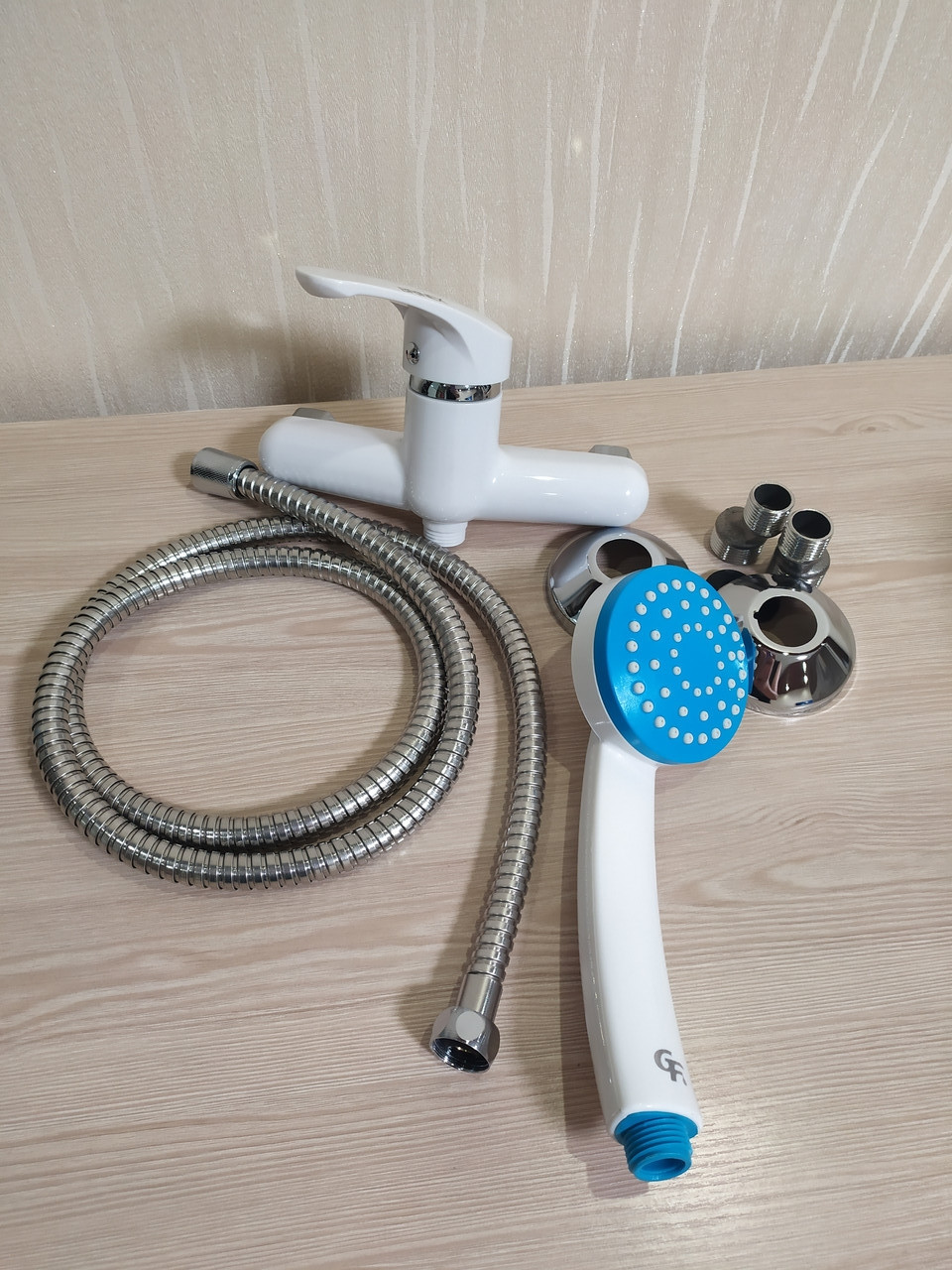 Змішувач у ванну та душ із термопластичного пластику SW Brinex 36W 010-001 змішувач пластиковий, фото 1