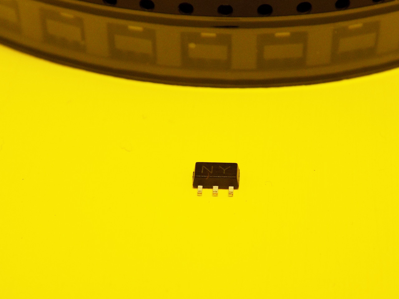2SA1213  SMD PNP 50V 2A SOT-89, фото 1