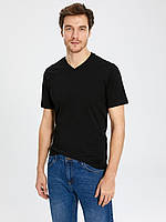 Чорна чоловіча футболка LC Waikiki / ЛС Вайкікі з V-подібним вирізом