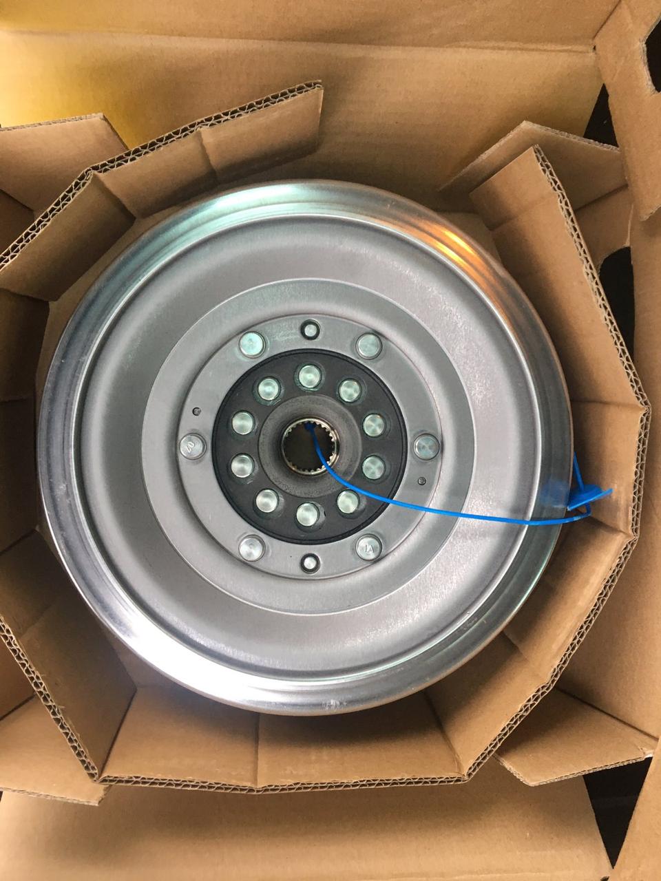 Двомасовий маховик, демпфер LUK 415062109 AUDI A4 / A5 / A6 / A7 / Q5 3,0 TDI 10-, фото 1