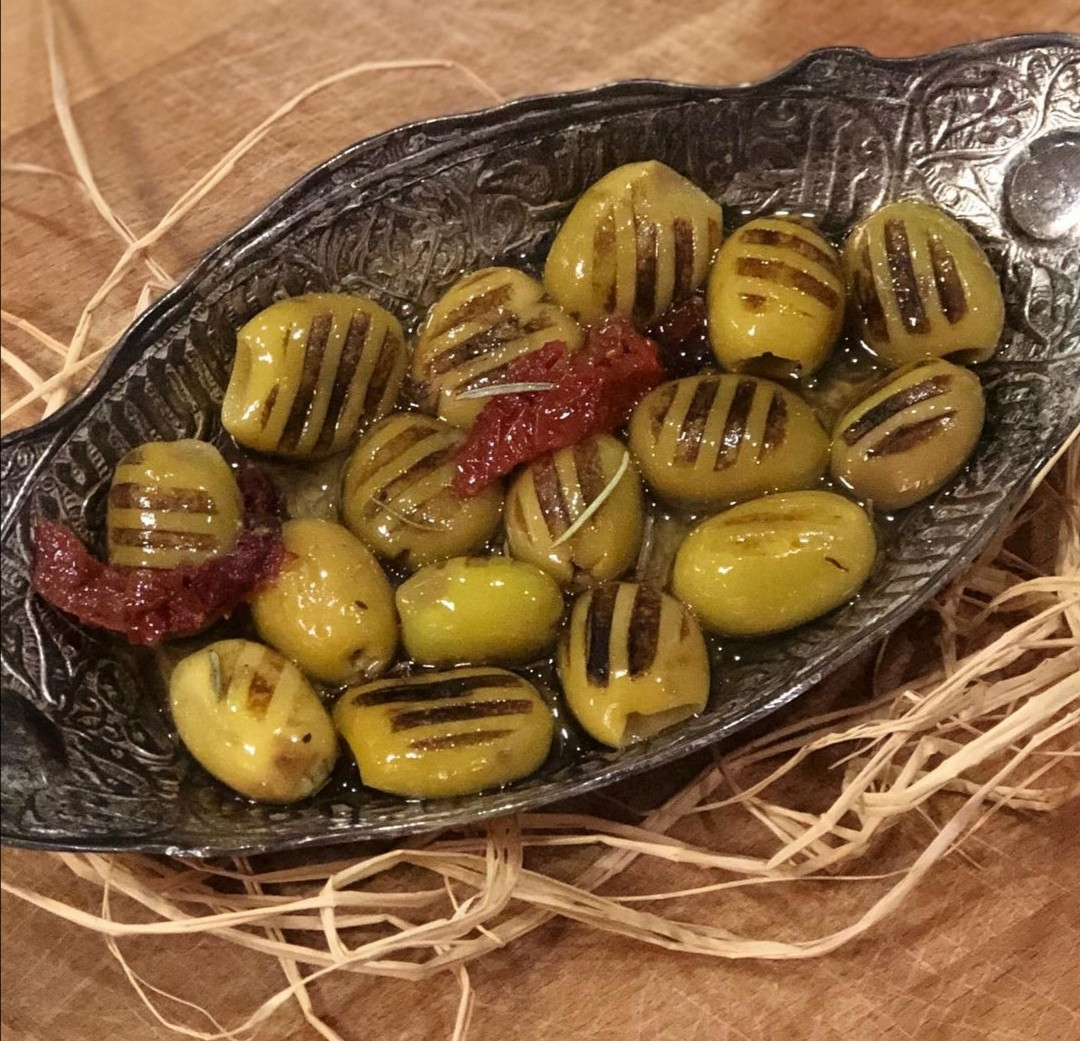 Турецькі оливки зелені на грилі Comert 500 г, великі м'ясисті грильовані оливки 2 см