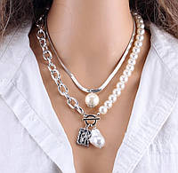 Многослойное асимметричное ожерелье- цепочка с искусственным жемчугом и подвесками в серебряном цвете