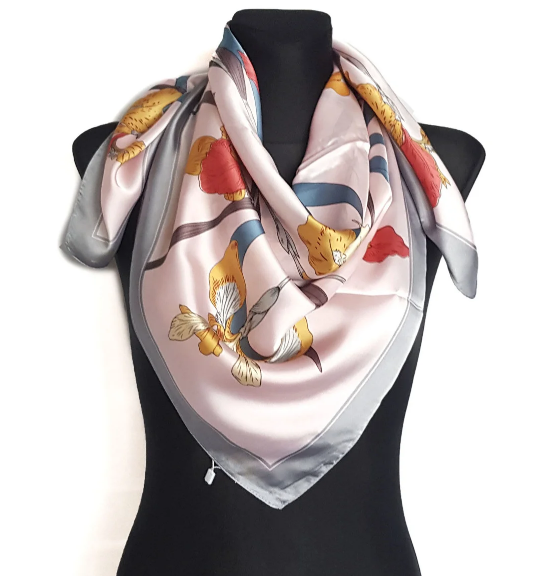 Шовкова хустка Кармен 90*90 см пудровий 38-3