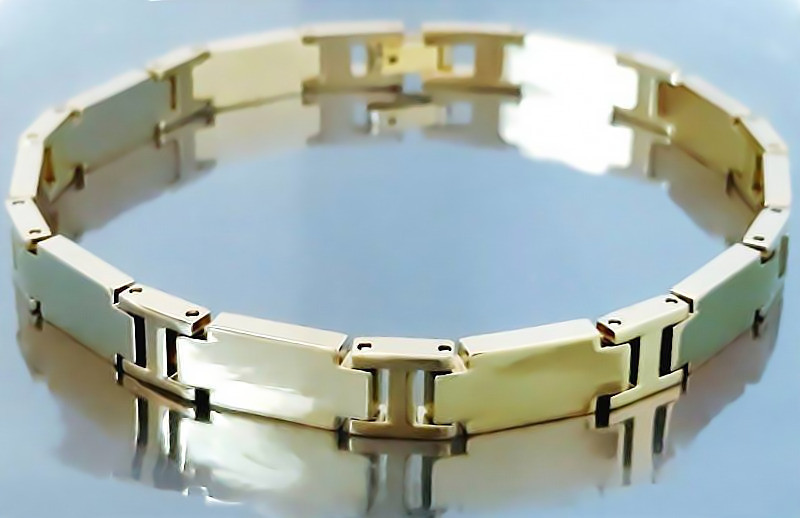 Браслет Аthena зі сталі. Позолота з лимонним відтінком. Довжина: 20.5 см. Ширина: 7 мм.