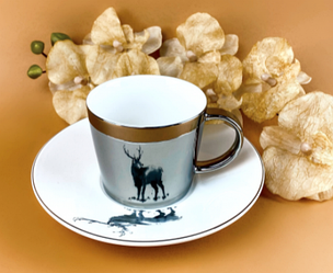 Керамічна дзеркальна чашка з блюдцем Олень 90 мл відбиває малюнок