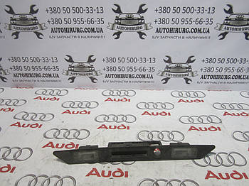 Накладка кришки багажника з підсвіткою номера AUDI A6 C6 (8E0827574)