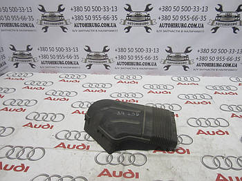 Патрубок повітряного фільтра AUDI A4 B6 (8E0129617)