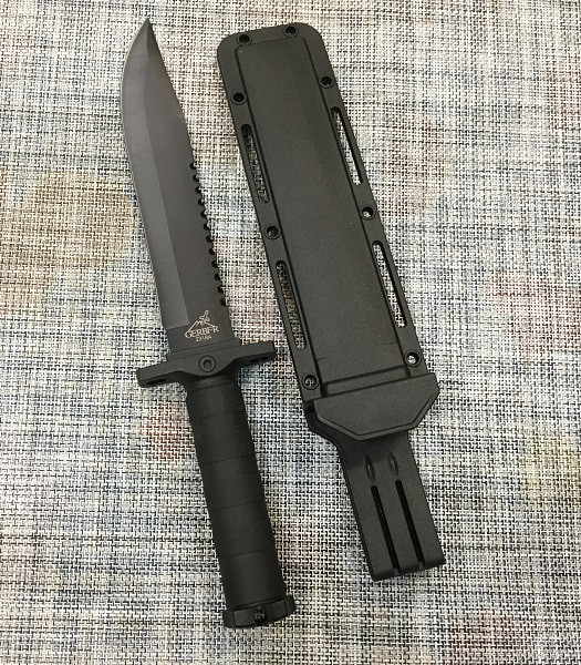 Нож с чехлом для охоты и рыбалки GERBFR 2318А (35см)