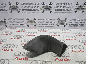 Патрубок повітряного фільтра AUDI A8 D2 (077129643)