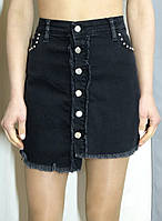 Джинсовая юбка черного цвета с пуговицами