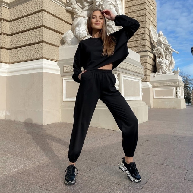 Женский спортивный костюм с кофтой оверсайз Женский спортивный костюм с кофтой оверсайз