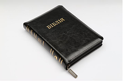 Біблія чорного кольору, 13х18,5 см, з замочком, без індексів