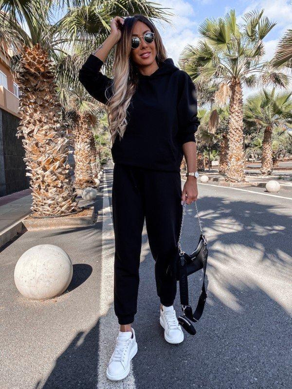 Стильный женский костюм повседневный