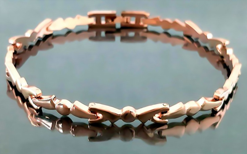 Браслет Аthena зі сталі. Позолота ЧВ (червоний відтінок). Довжина: 20,5 см. Ширина: 5,5 мм.