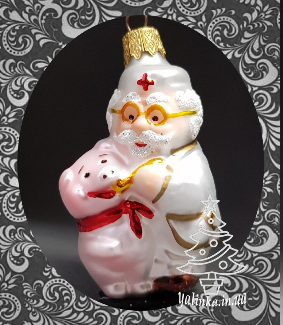 Скляна ялинкова іграшка Доктор Айболить з поросям 01/с