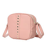Зручна жіноча сумка світло-рожева пудра крос-боді з довгим ремінцем через плече матова екошкіра, фото 4