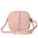 Зручна жіноча сумка світло-рожева пудра крос-боді з довгим ремінцем через плече матова екошкіра, фото 3