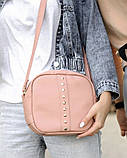 Зручна жіноча сумка світло-рожева пудра крос-боді з довгим ремінцем через плече матова екошкіра, фото 8